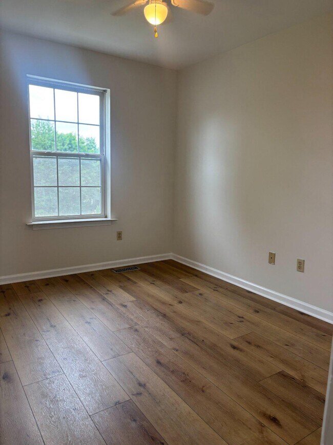 Building Photo - 4220 Elm Ct