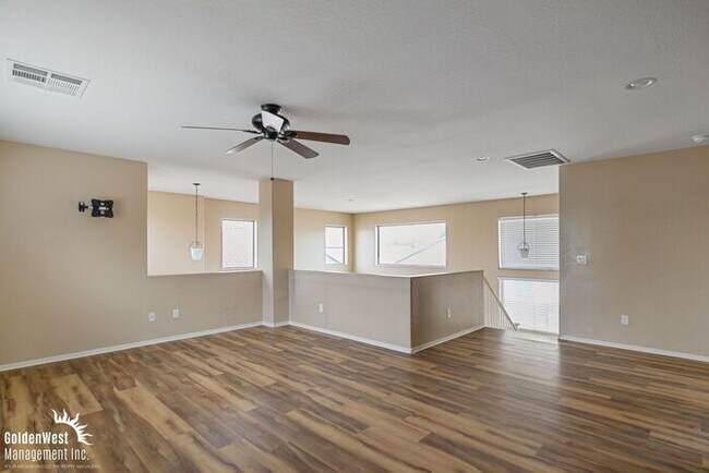 Building Photo - Beautiful 3Bdm 3Ba Home with Loft in Prime Surprise!