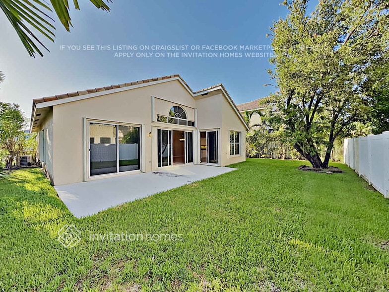 Building Photo - 1160 NW 185th Ave