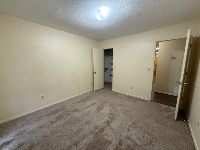 Building Photo - Huge Master Suite, culd-du-sac, Jenks Scho...
