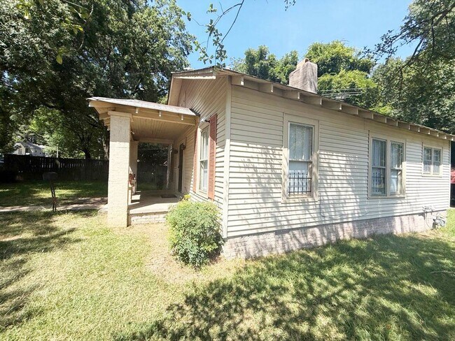 Building Photo - 446 Buntyn St