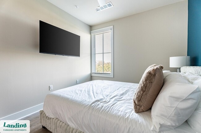 Building Photo - 300 E Broad St