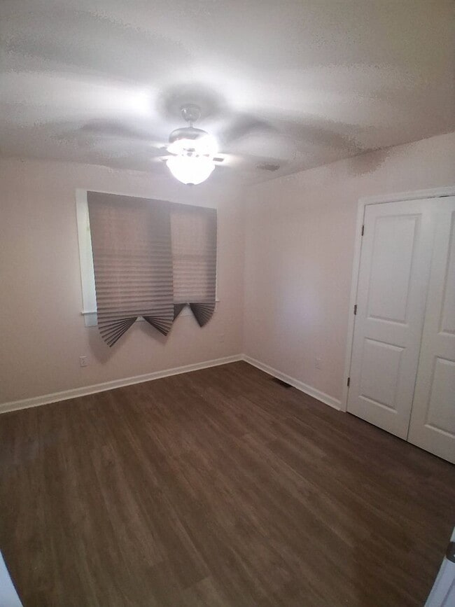 Building Photo - Charming 3 Bedroom, 2 Bath Home with Garag...