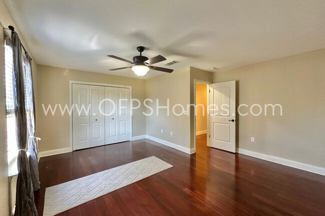 Building Photo - AVAILABLE IN AUG! 5BR/3BA IN S. CRESTVIEW