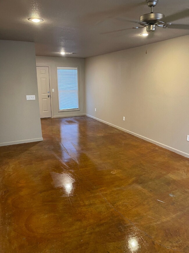 Building Photo - "Charming 3-Bedroom Haven with 2.5 Baths in the Heart of Jonesboro – 1,000 Sq Ft of Comfort at 51...