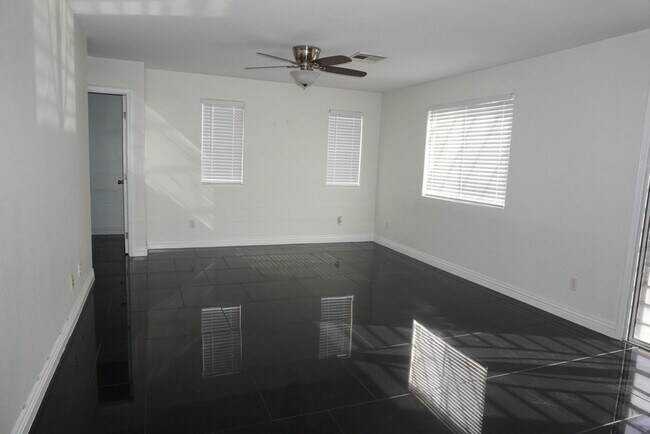 Building Photo - 4 Bedroom Home in Henderson NV!