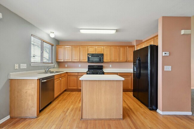 Building Photo - 5633 S Yakima St