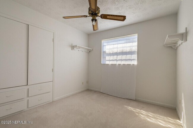 Building Photo - 1620 Bay Cir E