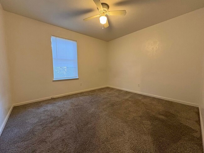 Building Photo - 1810 Sylvan Ct