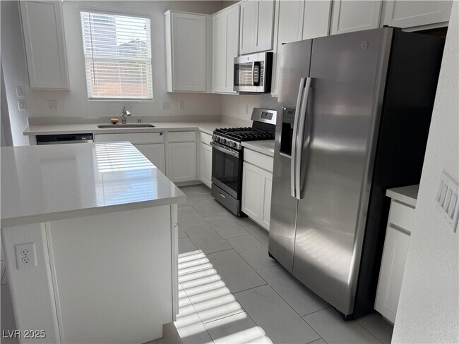 Building Photo - 10233 S Ullom Dr