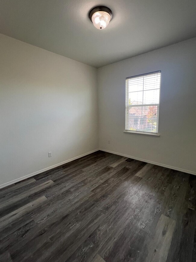 Building Photo - 3621 W Pomegranate Ln