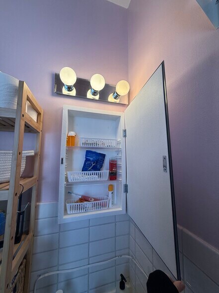 Building Photo - 2523 28th Ave S