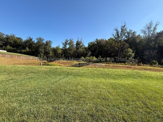 Building Photo - 1311 Red Deer Dr