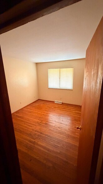 Building Photo - 5044 Secor Rd