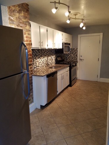 Building Photo - Locust