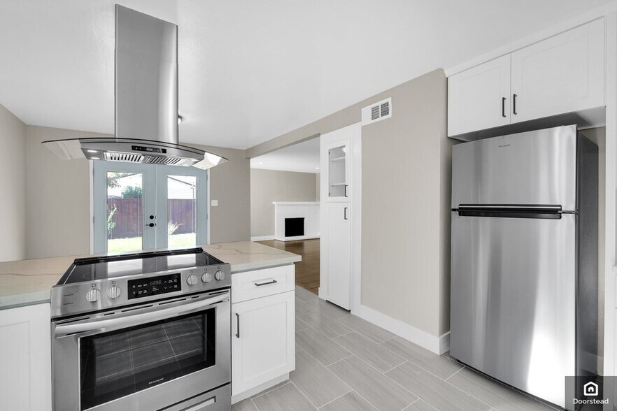 Building Photo - 25579 Calaroga Ave