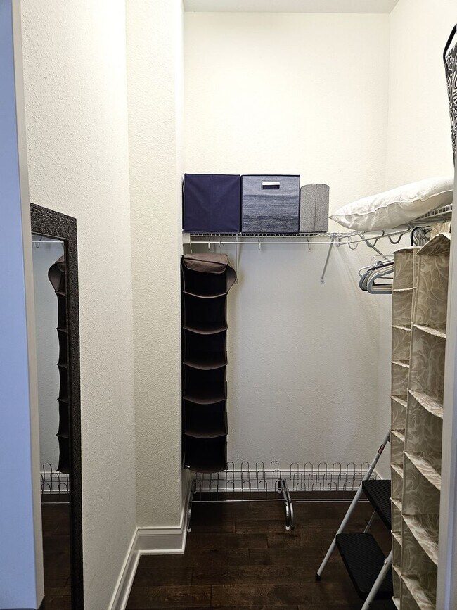 Building Photo - Seasonal Short-Term 2 Bedroom, 2.5 Bath Multi-Level Condo with Balcony and Patio located on Venic...