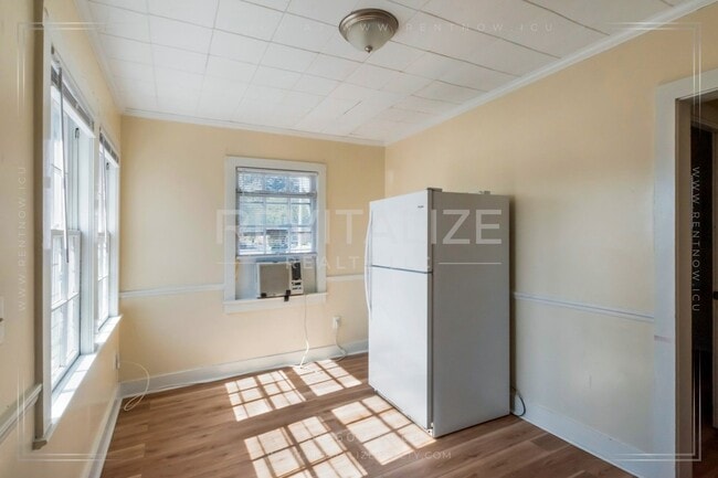 Building Photo - Charming & Low-Maintenance Home