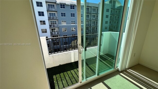 Building Photo - 2401 NE 65th St