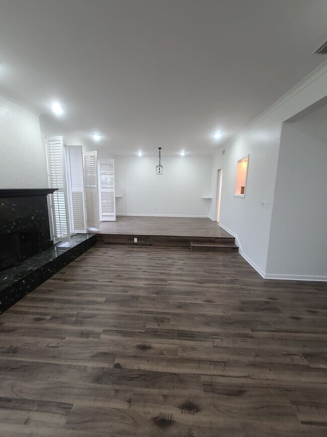 Building Photo - 3/2.5/2 with 2 Living Areas on Crossing Creeks Country Club