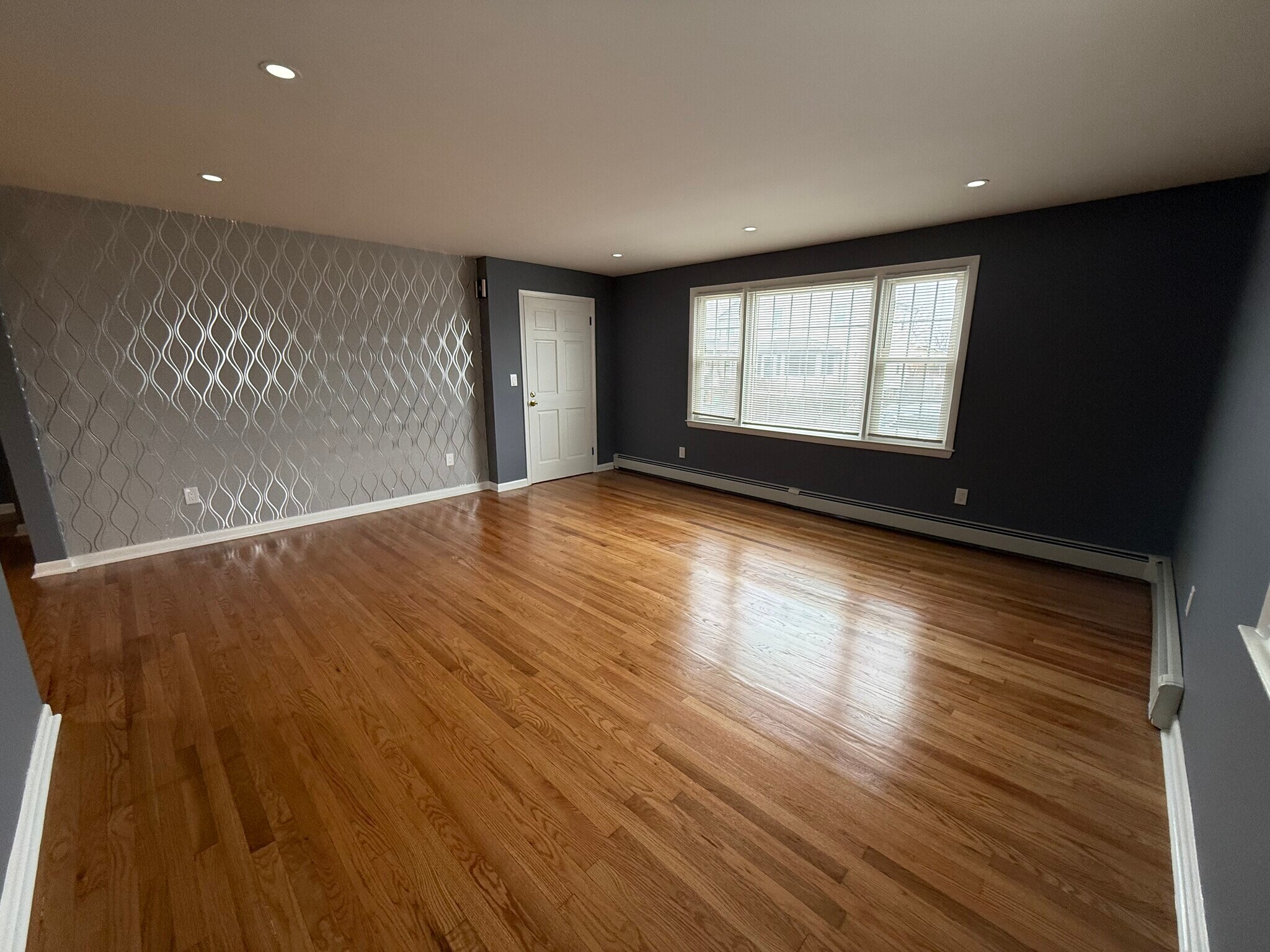 Building Photo - 25 Melrose Pl