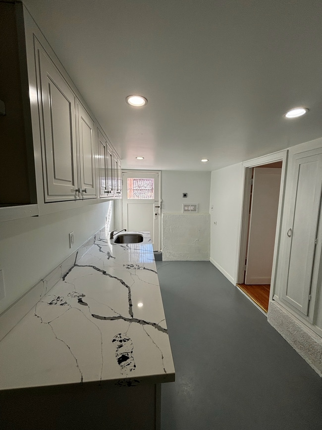 Building Photo - 207 Woodrow St