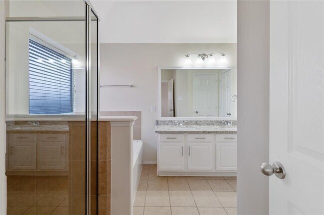 Building Photo - 2818 Lockeridge Pines Dr