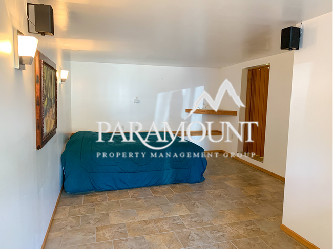 Building Photo - Magnificent Seattle/Water Views in Manches...