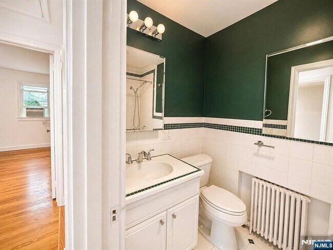 Building Photo - 1106 Bromley Ave