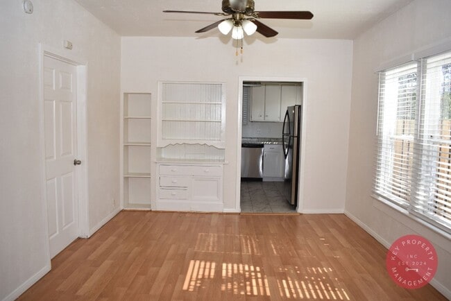Building Photo - Charming 2-Bedroom Downtown Unit – Availab...