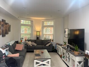 Building Photo - Amazing 3 bed 2 bath in Brookline!