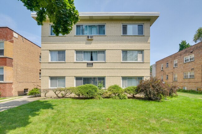 Building Photo - 8845 Lamon Ave