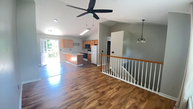 Building Photo - 3 bed/2bath in Jonesborough, TN, large bon...