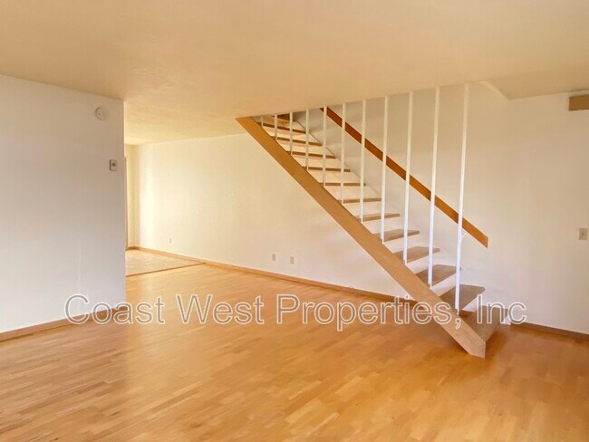 Building Photo - 1280 Goshen St