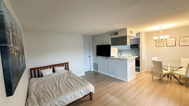 Building Photo - 2120 El Paseo St