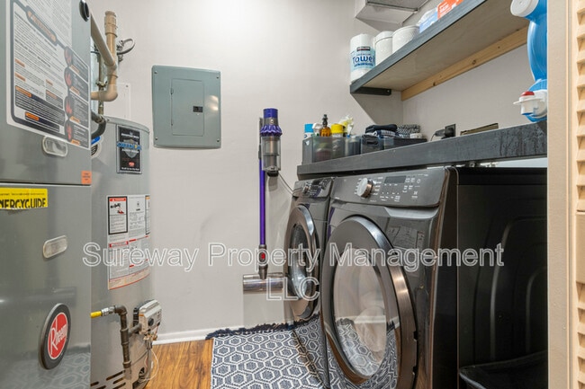 Building Photo - 5511B Aberdeen Dr