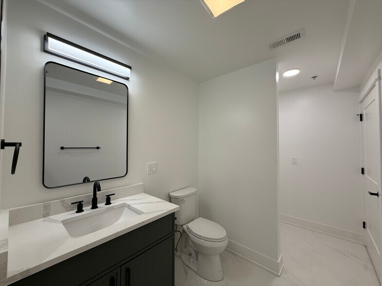 Building Photo - 1453 Maple Ave