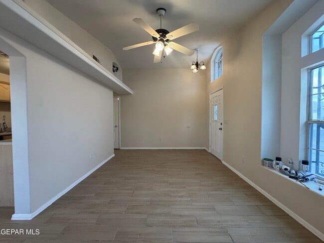 Building Photo - 13098 Oscar Chacon