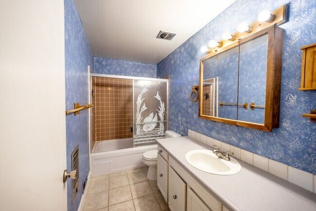 Building Photo - Cute 2 Bedroom East Sparks Townhouse