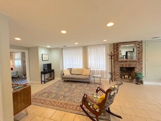 Building Photo - 2 BED | 1 BATH | VICTORIAN DISTRICT