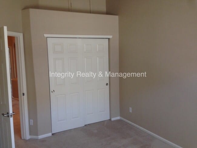 Building Photo - 1381 Royal Troon Dr