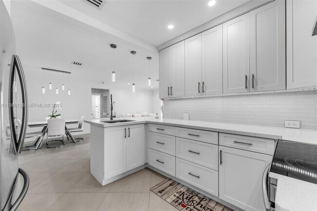 Building Photo - 4301 SW 85th Ave