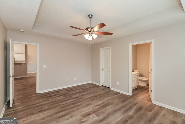 Building Photo - 1500 Logan Ln