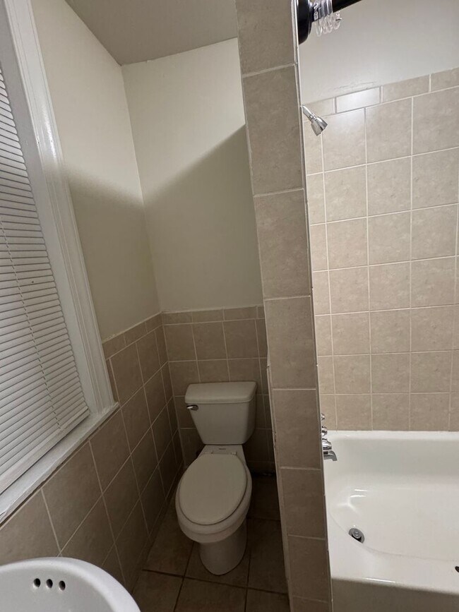 Building Photo - 5102 Spruce St