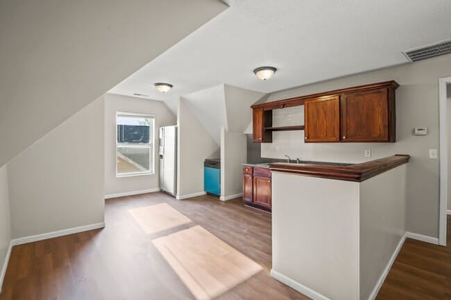 Building Photo - 121 E North St