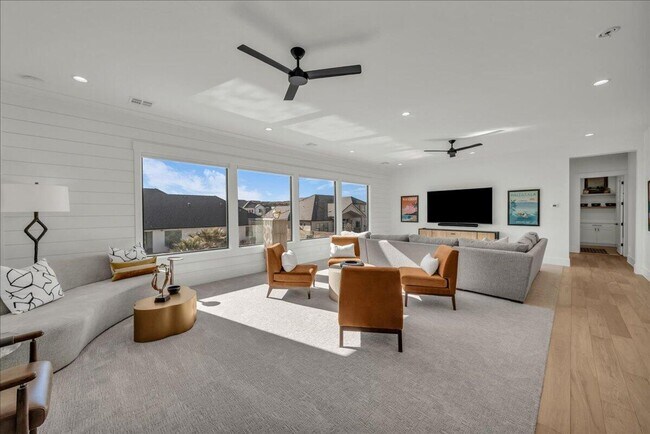 Building Photo - Beautiful 6-Bedroom, 5-Bathroom Home for Rent in Moorland Park