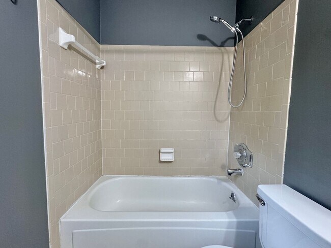 Building Photo - MOVE-IN READY!  [PET FRIENDLY]