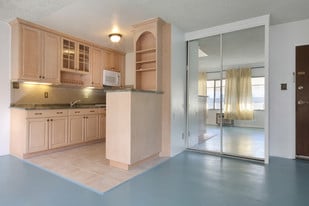 Building Photo - 250 Linden Ave