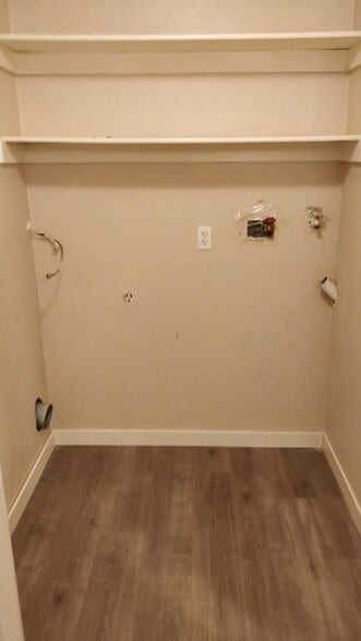 Building Photo - 3847 Benview Ave