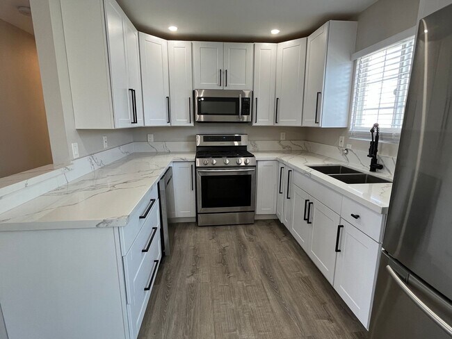 Building Photo - 3 Bedroom Home in Paradise Hills